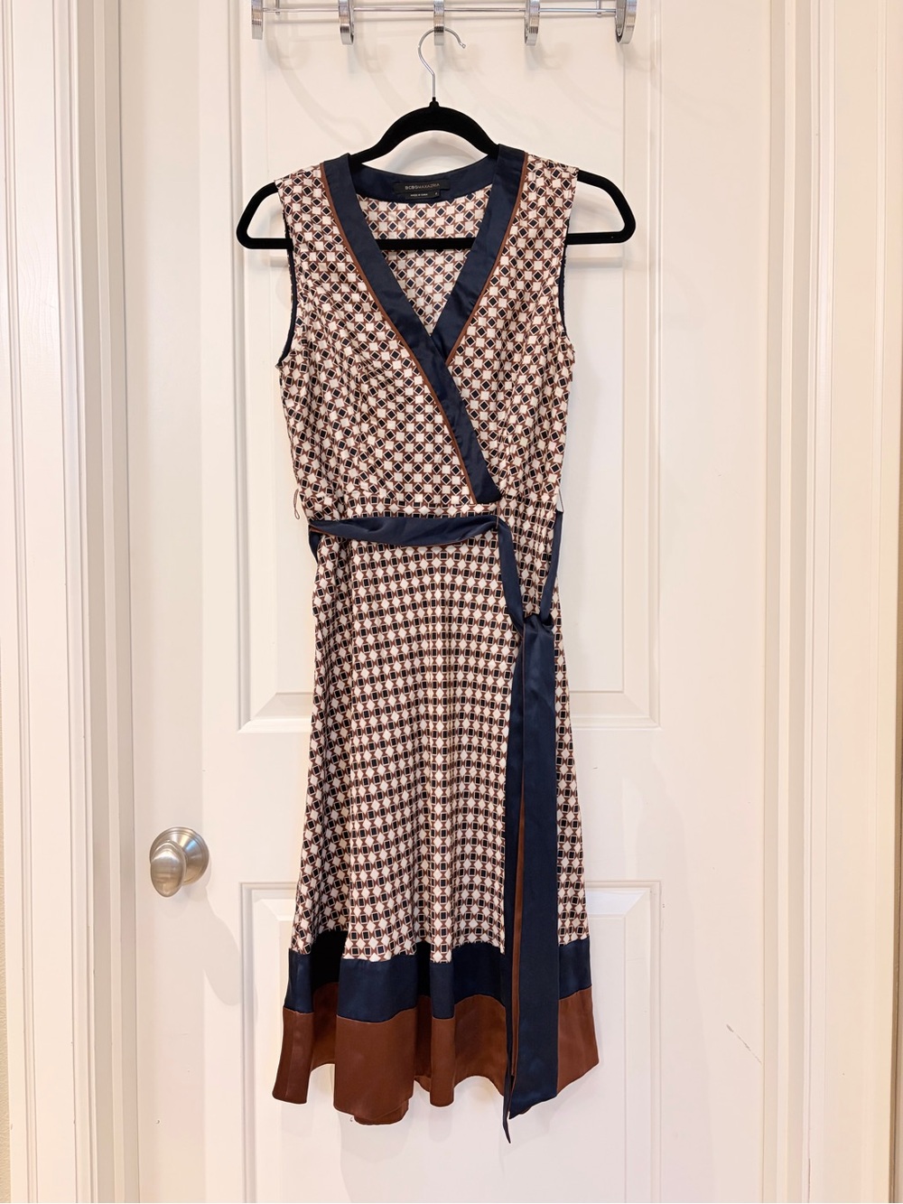 BCBGMaxAzria SILK Navy-Trimmed Geometric Midi Dress with Brown Hem